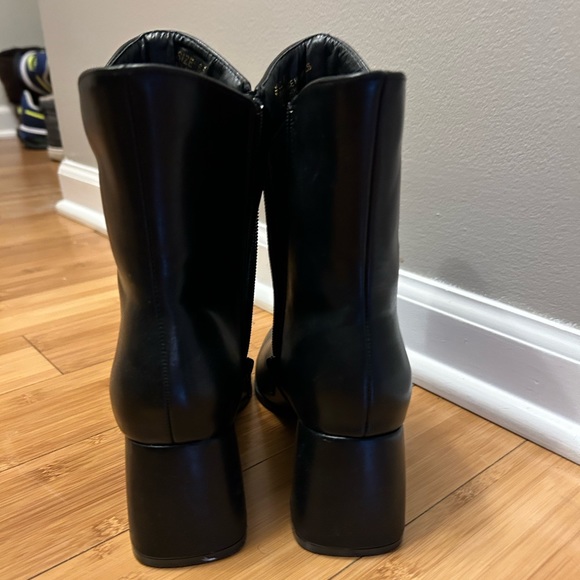 Never worn Lulu’s black booties BRAND NEW - Picture 4 of 4